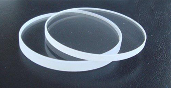 Optical lenses made of quartz