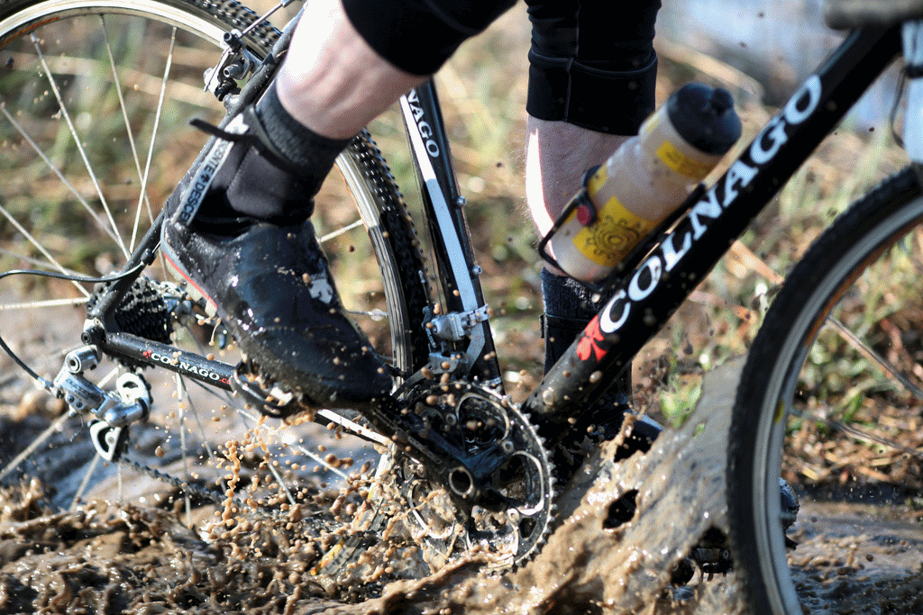 Mud Water splashing off the tyre is due its Centrifugal force: